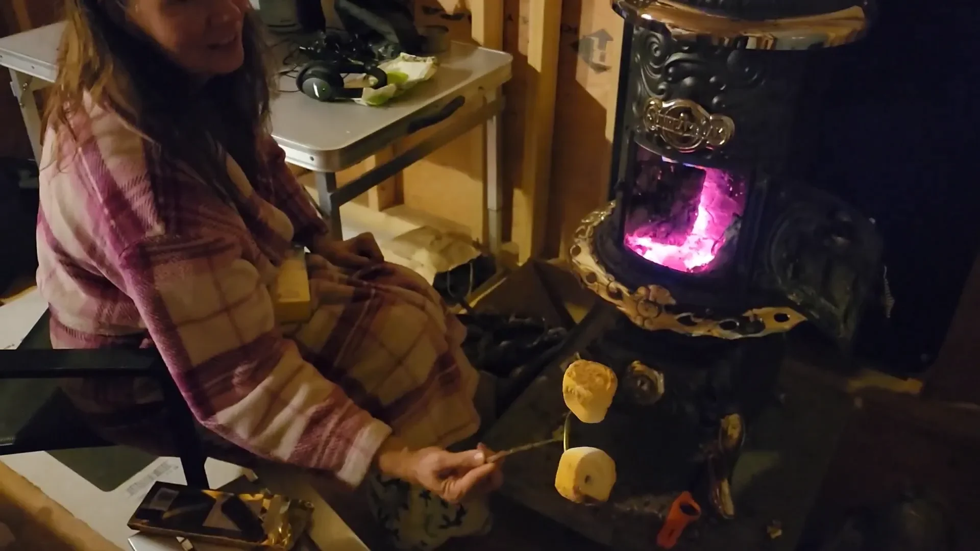 We Put a Tin Roof on Our Tiny Cabin | S1 Ep30 4 Indoor s'mores