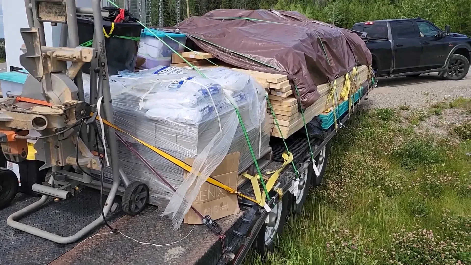 Big trouble at the island - trailer stuck after sharp turn