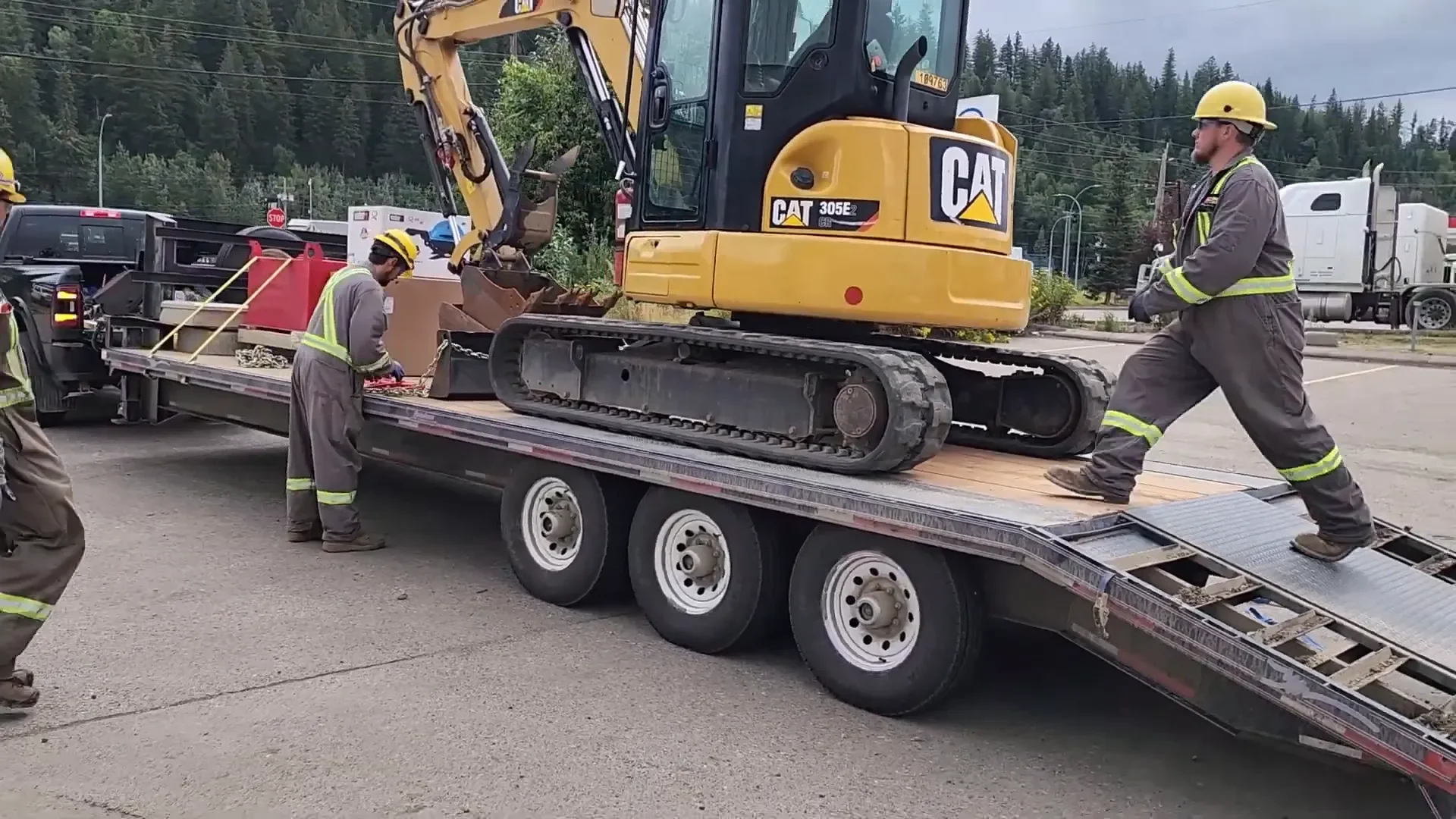 Big trouble at the island - picking up the excavator