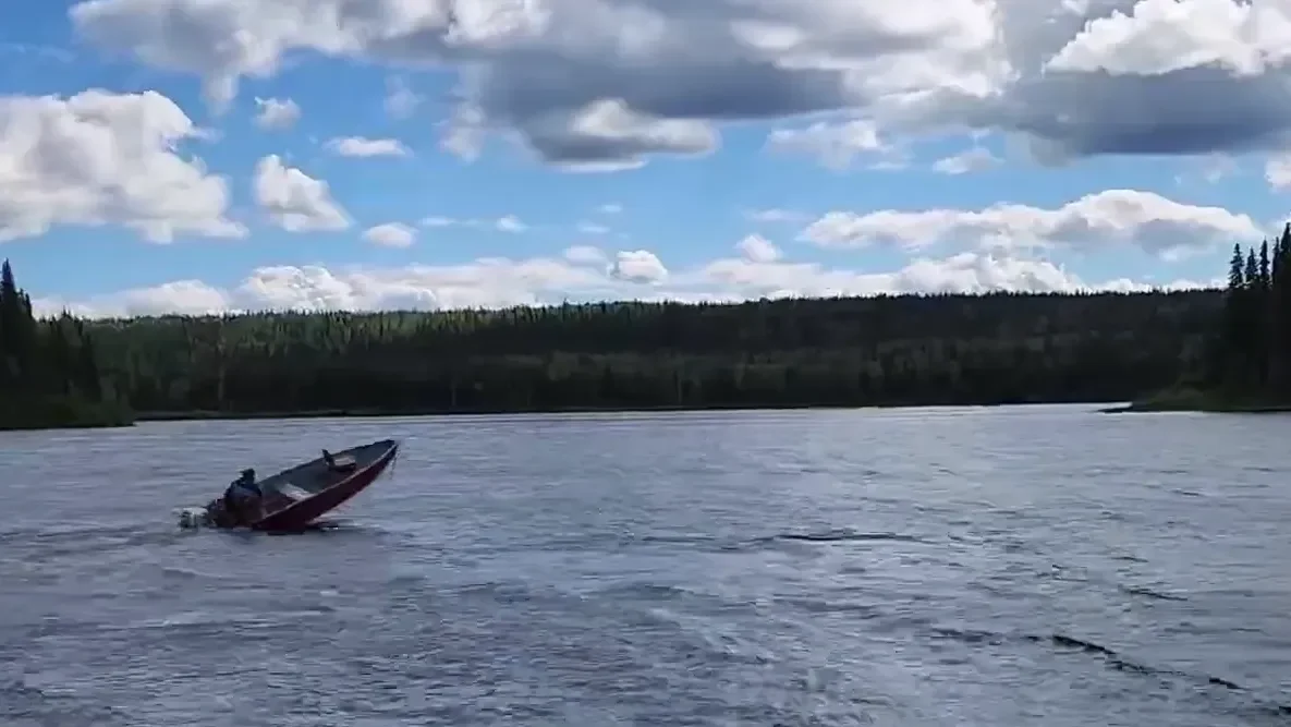 Big trouble at the island - boat taking on water due to harsh winds