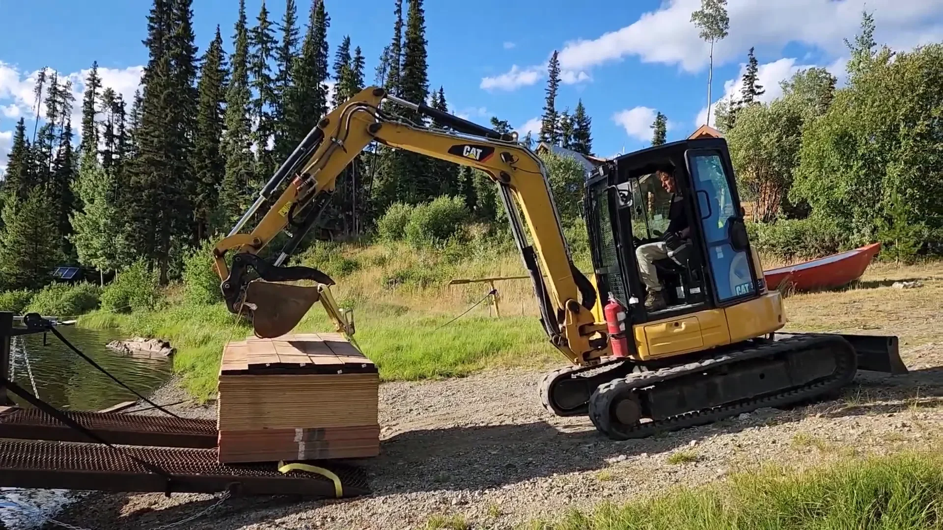 Excavator deep water crossing - maxing out the excavator