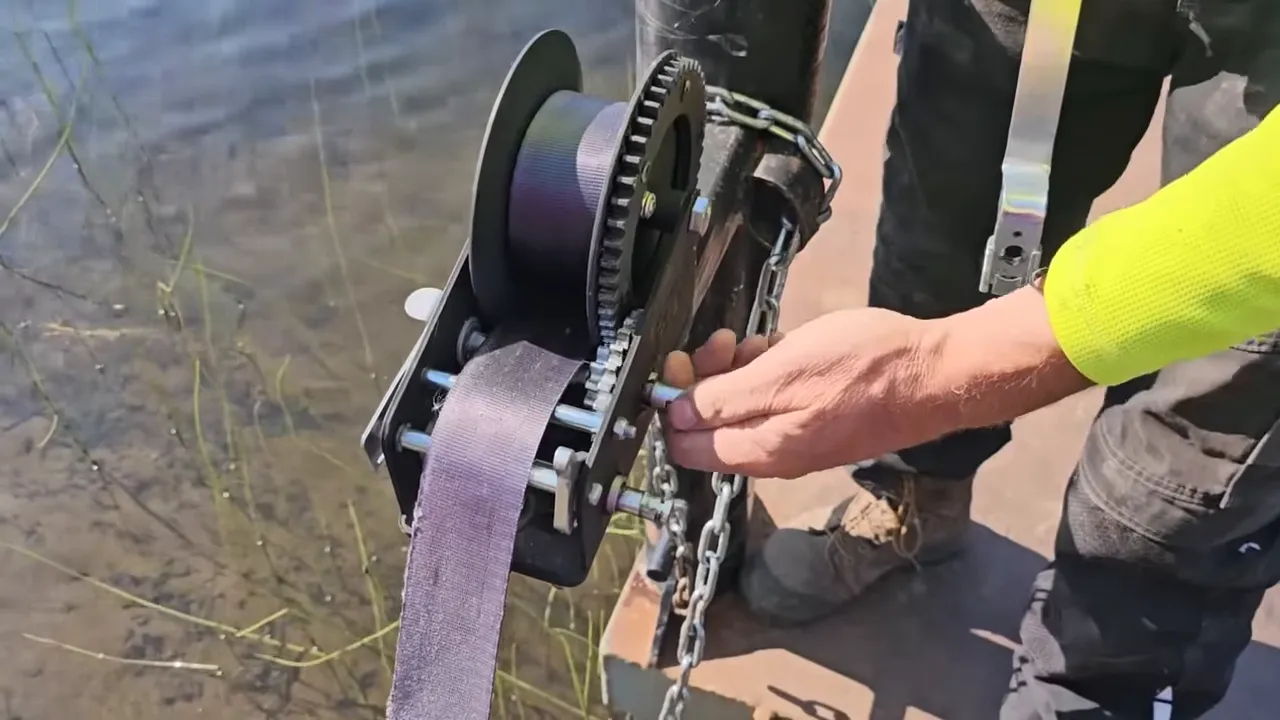 Thrive on a remote island - broken winch and trailer i-beam